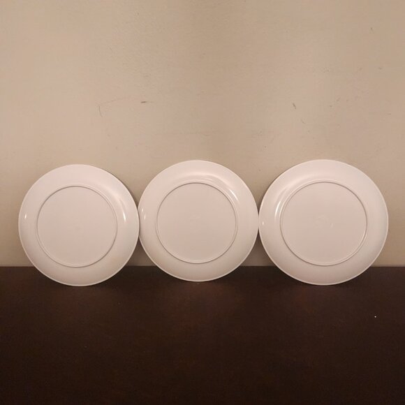 VINTAGE - BAYWATCH BARBIE PLASTIC DINNER PLATES (Set of 3) - Picture 3 of 4